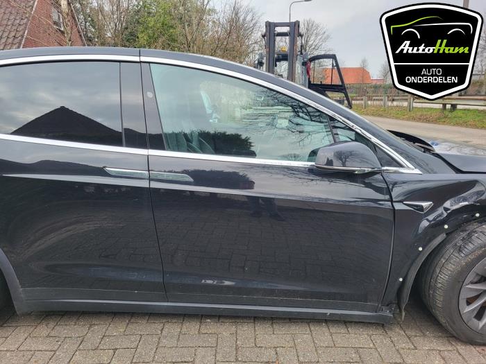 Tesla Model X 100X Sloopvoertuig (2018, Zwart)