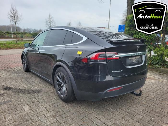 Tesla Model X 100X Sloopvoertuig (2018, Zwart)