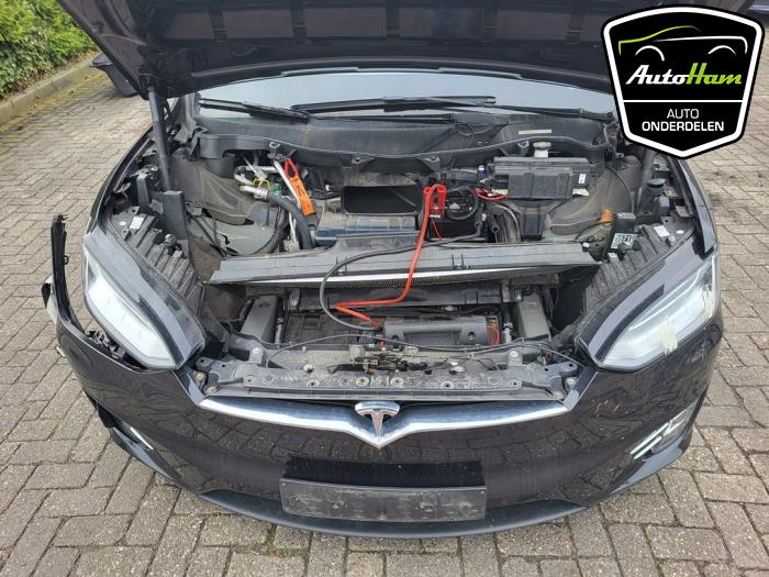 Tesla Model X 100X Sloopvoertuig (2018, Zwart)