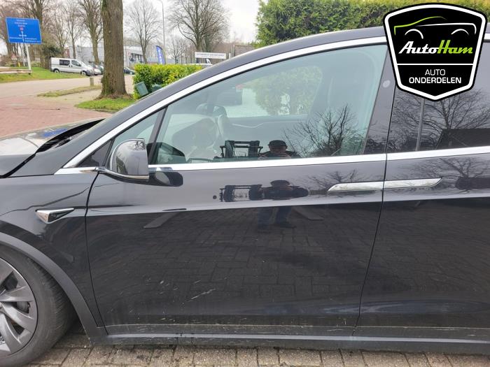 Tesla Model X 100X Sloopvoertuig (2018, Zwart)