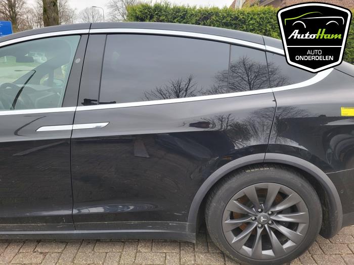 Tesla Model X 100X Sloopvoertuig (2018, Zwart)