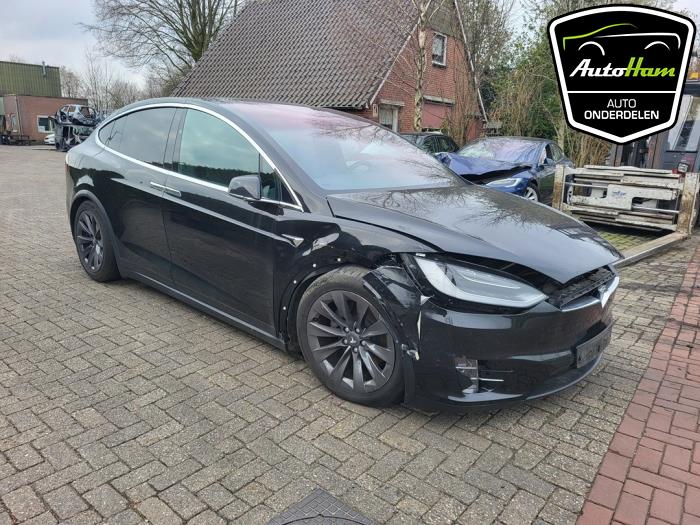Tesla Model X 100X Sloopvoertuig (2018, Zwart)