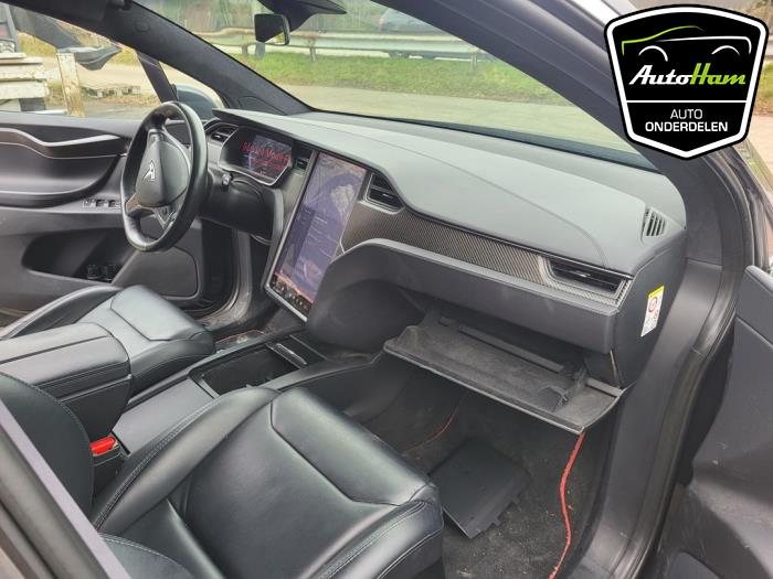 Tesla Model X 100X Sloopvoertuig (2018, Zwart)