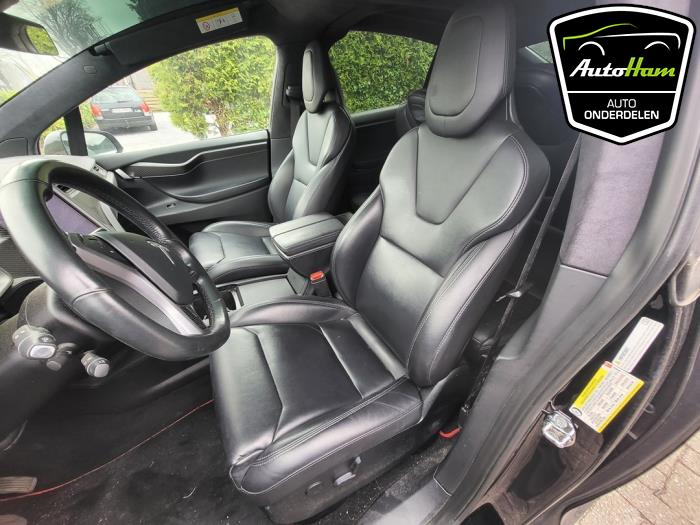 Tesla Model X 100X Sloopvoertuig (2018, Zwart)