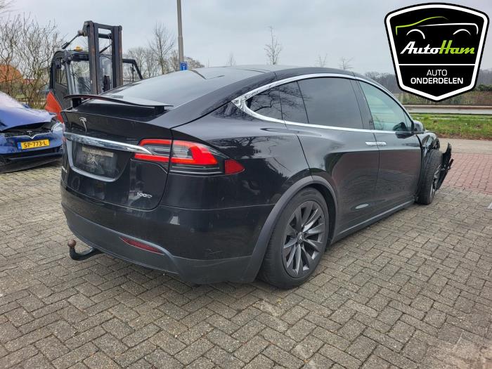 Tesla Model X 100X Sloopvoertuig (2018, Zwart)