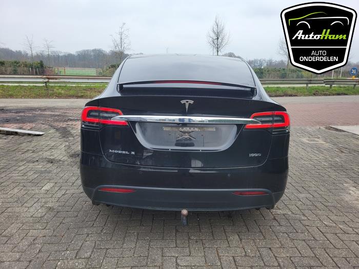 Tesla Model X 100X Sloopvoertuig (2018, Zwart)