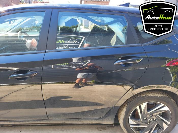 Hyundai i20 1.0 T-GDI 100 Mild Hybrid 48V 12V Sloopvoertuig (2022, Zwart)