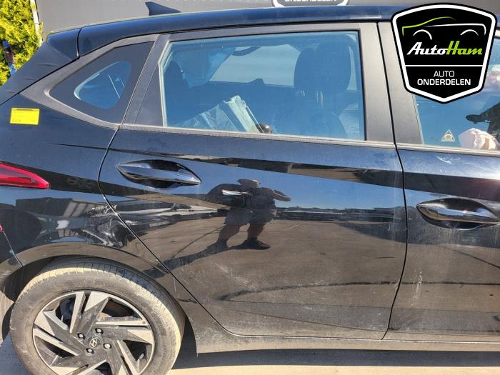 Hyundai i20 1.0 T-GDI 100 Mild Hybrid 48V 12V Sloopvoertuig (2022, Zwart)