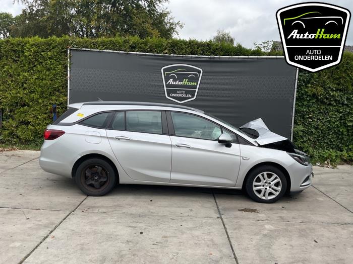 Opel Astra K Sports Tourer 1.6 CDTI 136 16V Sloopvoertuig (2018, Zilvergrijs)