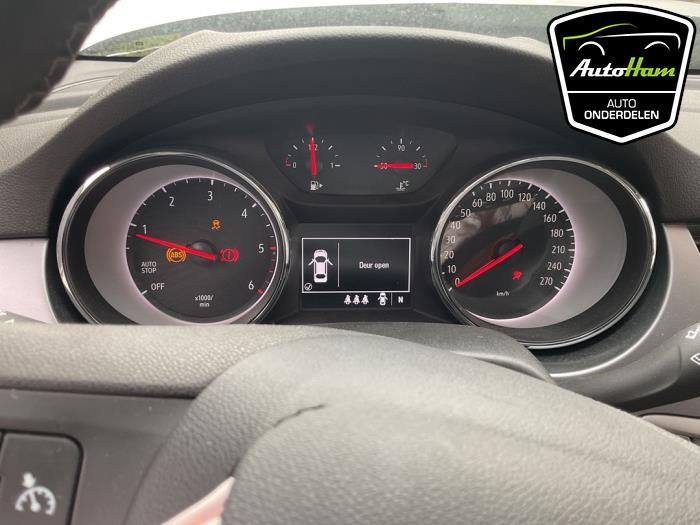 Opel Astra K Sports Tourer 1.6 CDTI 136 16V Sloopvoertuig (2018, Zilvergrijs)