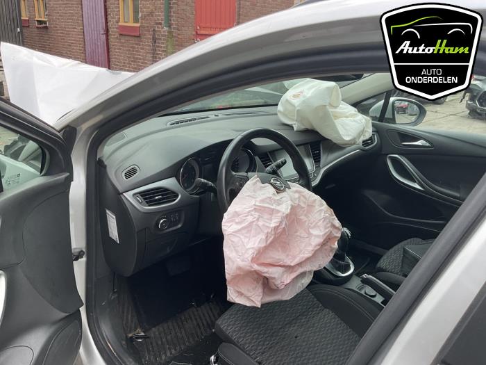 Opel Astra K Sports Tourer 1.6 CDTI 136 16V Sloopvoertuig (2018, Zilvergrijs)