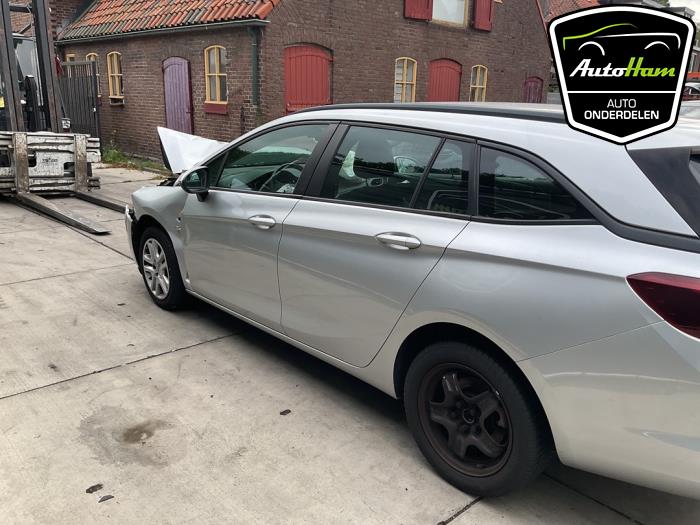 Opel Astra K Sports Tourer 1.6 CDTI 136 16V Sloopvoertuig (2018, Zilvergrijs)