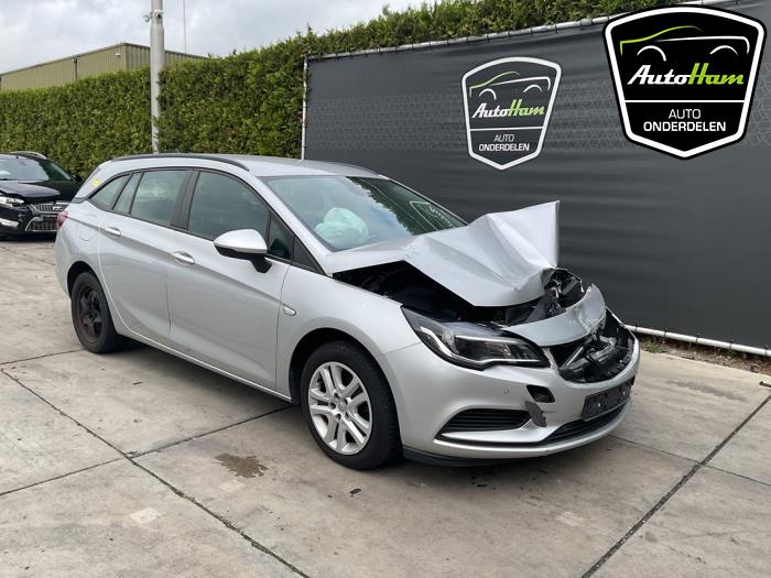 Opel Astra K Sports Tourer 1.6 CDTI 136 16V Sloopvoertuig (2018, Zilvergrijs)
