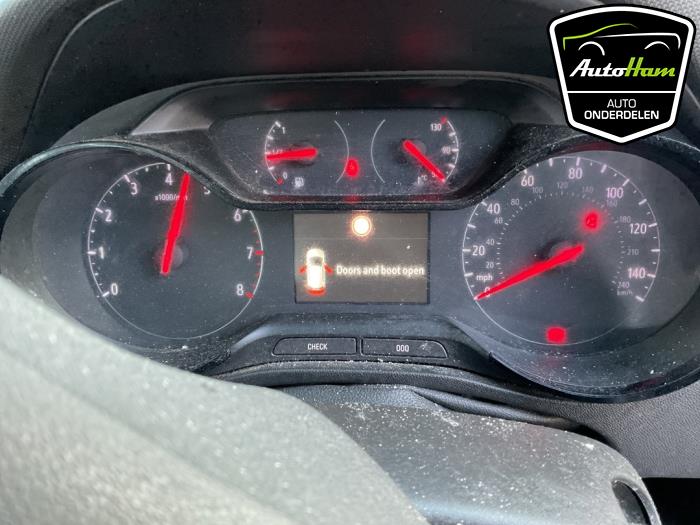 Opel Crossland 1.2 12V Sloopvoertuig (2018, Zwart)