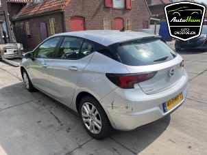 Opel Astra K 1.6 CDTI 110 16V Sloopvoertuig (2018, Zilvergrijs)