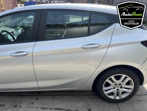 Opel Astra K 1.6 CDTI 110 16V Sloopvoertuig (2018, Zilvergrijs)