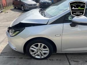 Opel Astra K 1.6 CDTI 110 16V Sloopvoertuig (2018, Zilvergrijs)