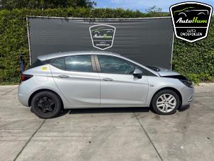 Opel Astra K 1.6 CDTI 110 16V Sloopvoertuig (2018, Zilvergrijs)