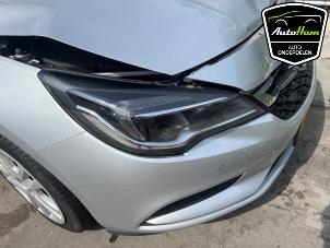 Opel Astra K 1.6 CDTI 110 16V Sloopvoertuig (2018, Zilvergrijs)