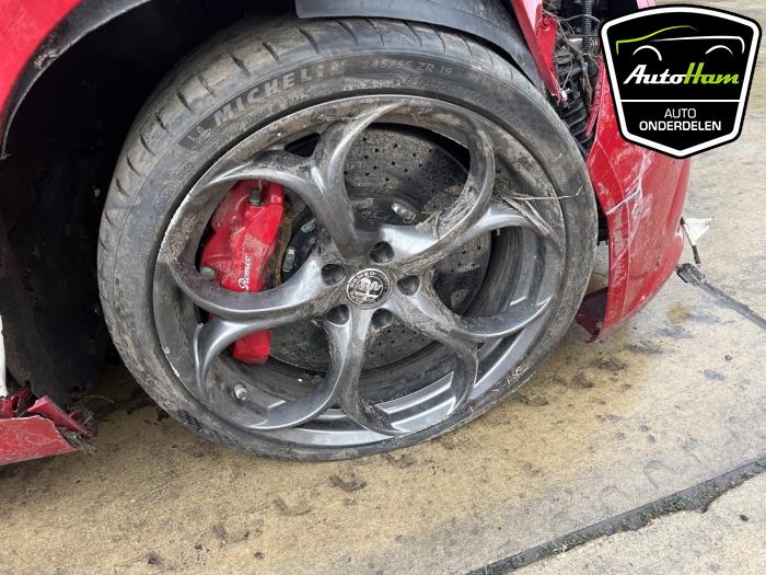 Alfa Romeo Giulia 2.9 Bi-Turbo V6 24V Quadrifoglio Verde Sloopvoertuig (2017, Rood)