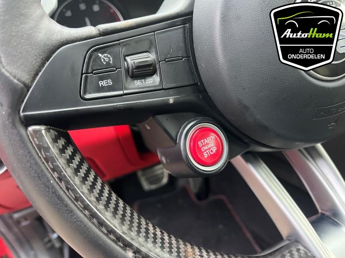 Alfa Romeo Giulia 2.9 Bi-Turbo V6 24V Quadrifoglio Verde Sloopvoertuig (2017, Rood)