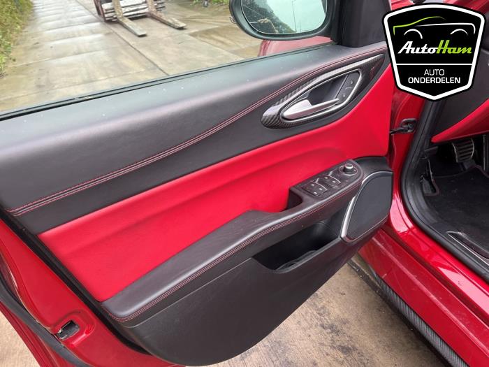 Alfa Romeo Giulia 2.9 Bi-Turbo V6 24V Quadrifoglio Verde Sloopvoertuig (2017, Rood)