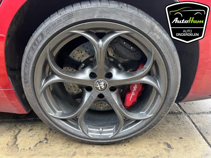 Alfa Romeo Giulia 2.9 Bi-Turbo V6 24V Quadrifoglio Verde Sloopvoertuig (2017, Rood)