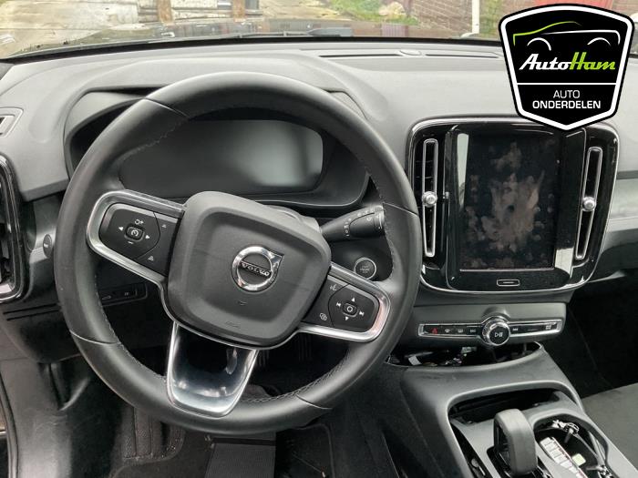 Volvo XC40 1.5 T5 Plug-in Hybrid 16V Sloopvoertuig (2023, Zwart)