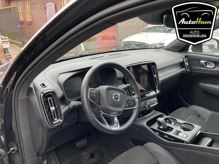 Volvo XC40 1.5 T5 Plug-in Hybrid 16V Sloopvoertuig (2023, Zwart)