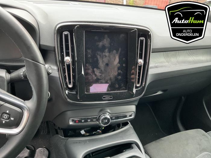 Volvo XC40 1.5 T5 Plug-in Hybrid 16V Sloopvoertuig (2023, Zwart)
