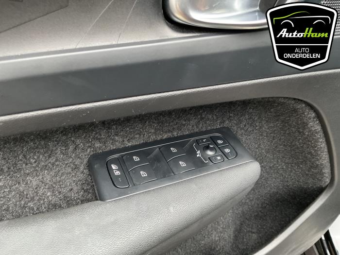 Volvo XC40 1.5 T5 Plug-in Hybrid 16V Sloopvoertuig (2023, Zwart)