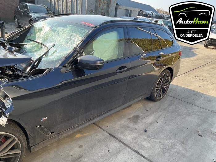 BMW 5 serie Touring 530i 2.0 TwinPower Turbo 16V Mild Hybrid Sloopvoertuig (2021, Zwart)