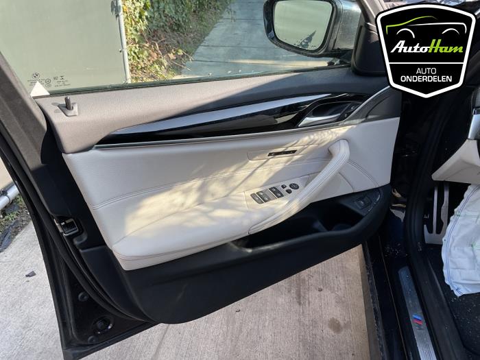 BMW 5 serie Touring 530i 2.0 TwinPower Turbo 16V Mild Hybrid Sloopvoertuig (2021, Zwart)