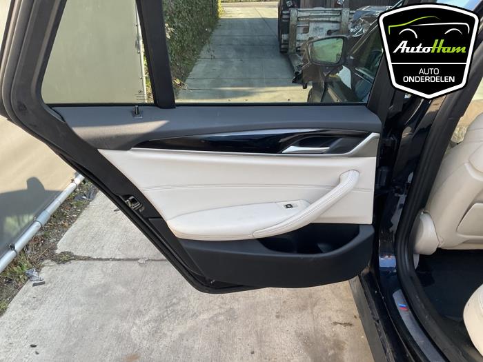 BMW 5 serie Touring 530i 2.0 TwinPower Turbo 16V Mild Hybrid Sloopvoertuig (2021, Zwart)