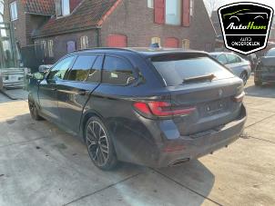 BMW 5 serie Touring 530i 2.0 TwinPower Turbo 16V Mild Hybrid Sloopvoertuig (2021, Zwart)