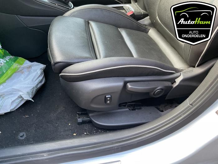 Opel Astra K Sports Tourer 1.6 CDTI 136 16V Sloopvoertuig (2016, Licht, Blauw, Beige)