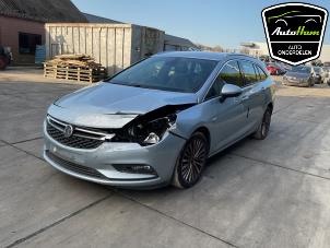 Opel Astra K Sports Tourer 1.6 CDTI 136 16V Sloopvoertuig (2016, Licht, Blauw, Beige)