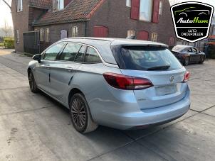 Opel Astra K Sports Tourer 1.6 CDTI 136 16V Sloopvoertuig (2016, Licht, Blauw, Beige)