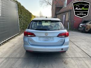 Opel Astra K Sports Tourer 1.6 CDTI 136 16V Sloopvoertuig (2016, Licht, Blauw, Beige)