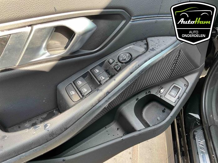 BMW 3 serie Touring 330e 2.0 TwinPower Turbo 16V Sloopvoertuig (2023, Zwart)