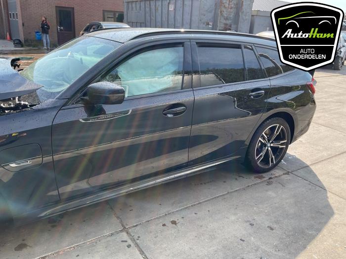 BMW 3 serie Touring 330e 2.0 TwinPower Turbo 16V Sloopvoertuig (2023, Zwart)