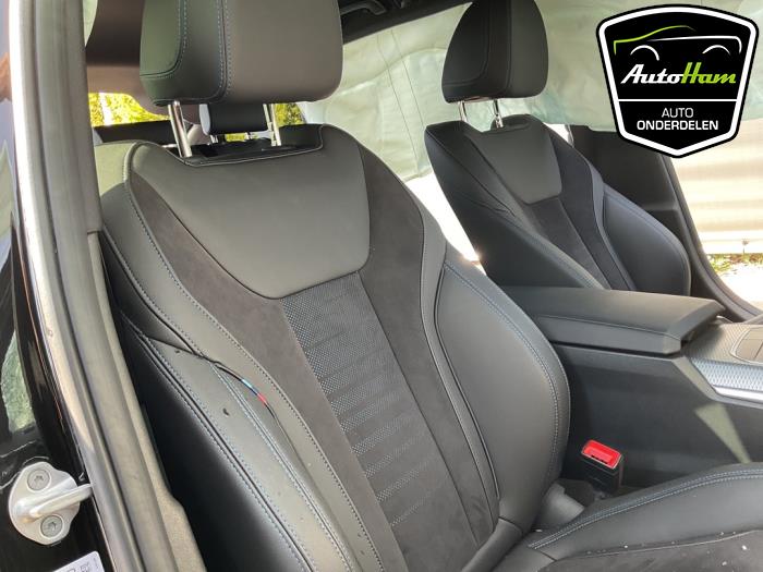 BMW 3 serie Touring 330e 2.0 TwinPower Turbo 16V Sloopvoertuig (2023, Zwart)