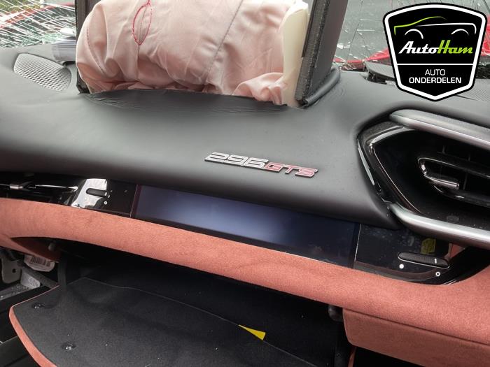 Ferrari 296 GTS 3.0 PHEV Sloopvoertuig (2025, Rood)