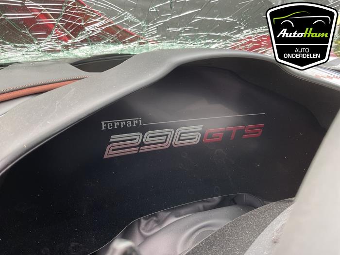Ferrari 296 GTS 3.0 PHEV Sloopvoertuig (2025, Rood)