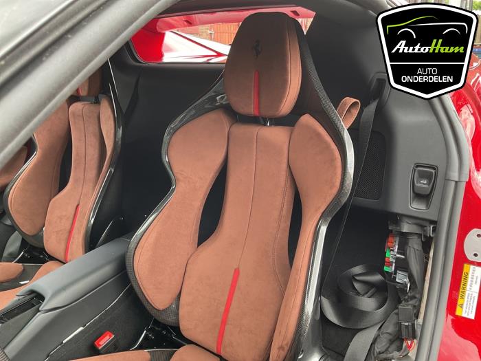 Ferrari 296 GTS 3.0 PHEV Sloopvoertuig (2025, Rood)