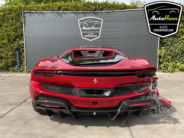 Ferrari 296 GTS 3.0 PHEV Sloopvoertuig (2025, Rood)