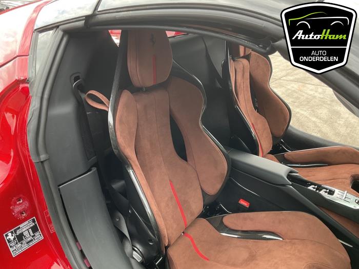 Ferrari 296 GTS 3.0 PHEV Sloopvoertuig (2025, Rood)