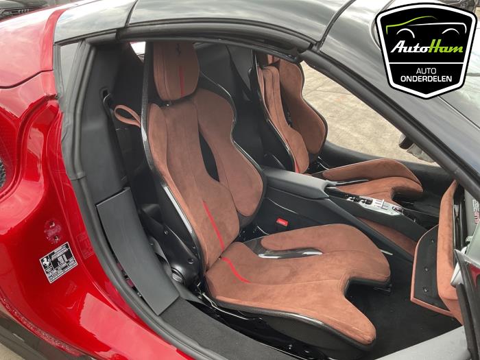 Ferrari 296 GTS 3.0 PHEV Sloopvoertuig (2025, Rood)