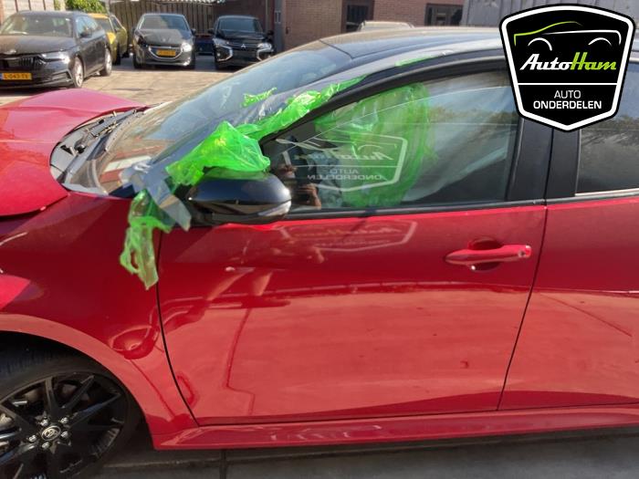 Toyota Yaris IV 1.5 12V Hybrid 115 Sloopvoertuig (2023, Rood)