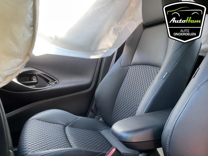 Toyota Yaris IV 1.5 12V Hybrid 115 Sloopvoertuig (2023, Rood)